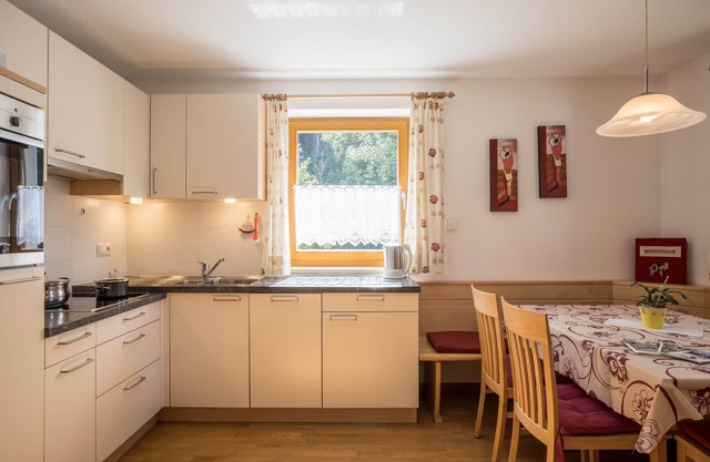 Apartment "Alpenrose - Mesnerhof" with Mountain View, Wi-Fi, Terrace & Garden