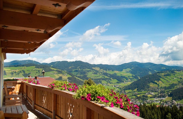 Apartment 'Almrausch' with Shared Terrace, Balcony and Wi-Fi