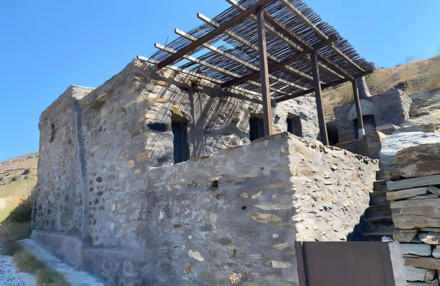 Apartment 'Alonaki Tinos Rental' with Mountain View, Wi-Fi and Air Conditioning
