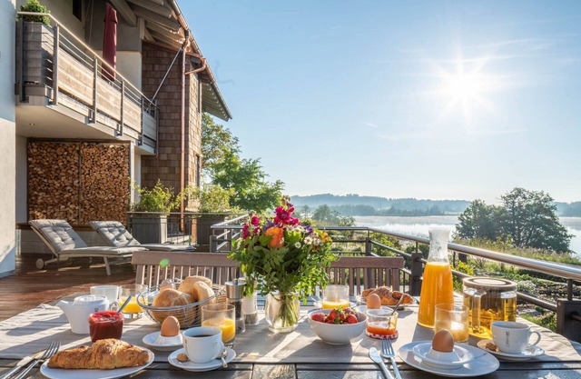 Apartment 'Alpa-Art' with Lake View, Private Terrace and Wi-Fi