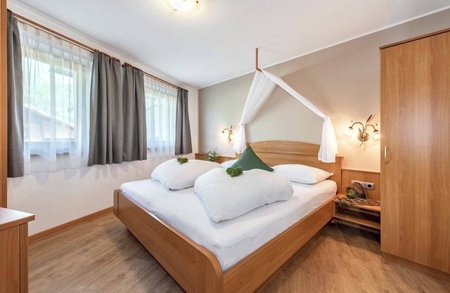 Apartment "AlpenChalet Niederkofler Arabella" with Mountain View, Sauna & Garden