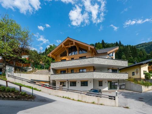 Apartment Alpendorf near Ski Slopes