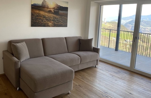 Apartment "Alpenglow 5" with Mountain View, Private Terrace & Wi-Fi
