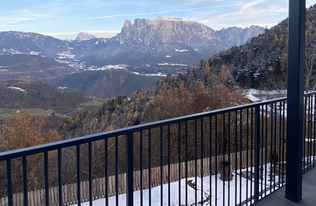 Apartment "Alpenglow Aurelia" with Mountain View, Private Terrace & Wi-Fi