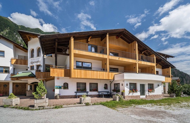 Apartment 'Alpenspitz Appartement Hocheck 2' with Mountain View, Shared Terrace and Wi-Fi