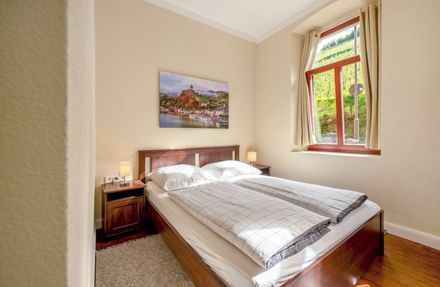 Apartment 'Alte Stadtvilla Am Weinberg 2' with Shared Garden and Wi-Fi