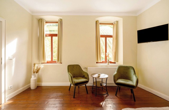 Apartment 'Alte Stadtvilla Am Weinberg 4' with Shared Garden and Wi-Fi