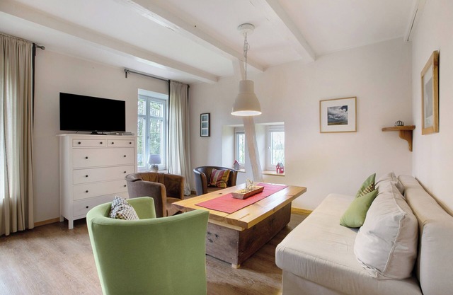 Apartment 'Alter Kornspeicher In Hemme' with Shared Terrace, Shared Garden and Wi-Fi