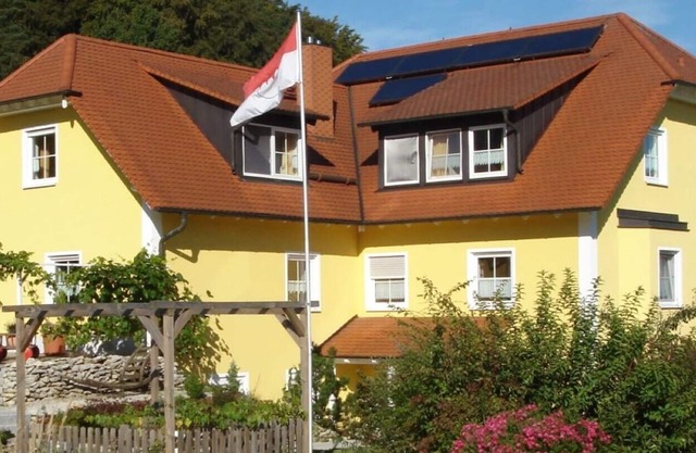 Apartment am Kirschgarten 4 - star - luxury on 78 square meters - with balcony and garden