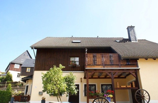 Apartment 'Am Schloss Lauenstein' with Private Terrace, Balcony and Wi-Fi