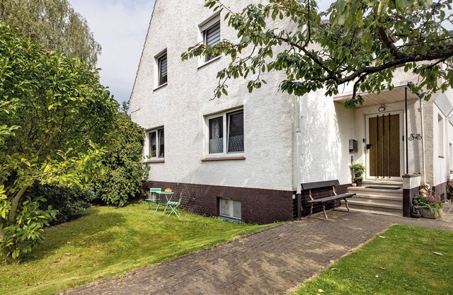 Apartment 'Am Weserradweg' with Shared Terrace, Private Garden and Wi-Fi