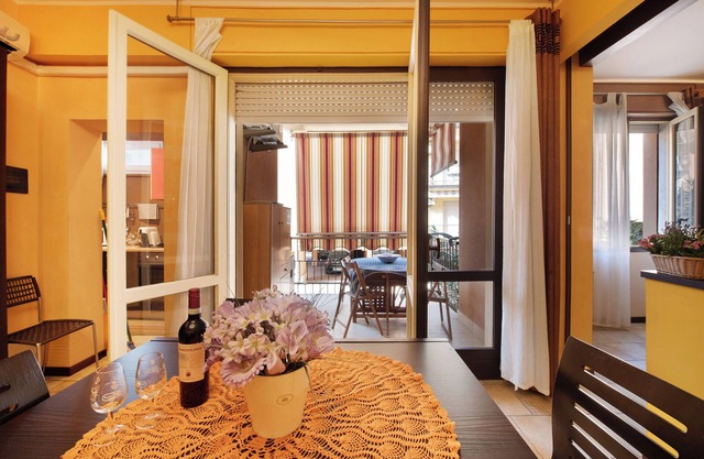 Apartment 'Amedeo' with Lake Views, Balcony & Air Conditioning