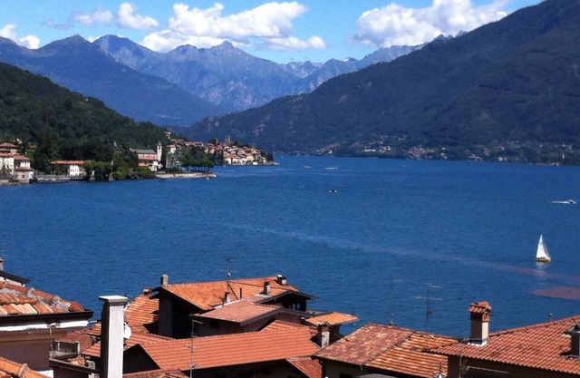 Apartment and roof terrace with breathtaking views on the shores of Lake Como