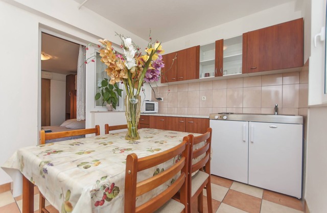 Apartment and Rooms Ivan (45191-A3) - Makarska