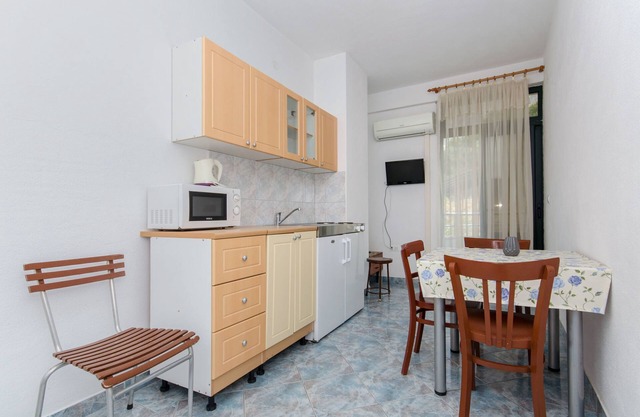 Apartment and Rooms Ivan (45191-A7) - Makarska