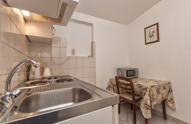 Apartment and Rooms Ivan (45191-A18) - Makarska