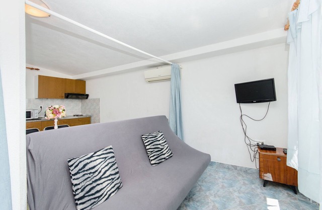 Apartment and Rooms Ivan (45191-A14) - Makarska