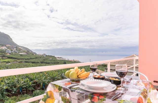 Apartment Anny1magnificant views over the ocean, mountains and banana plantation