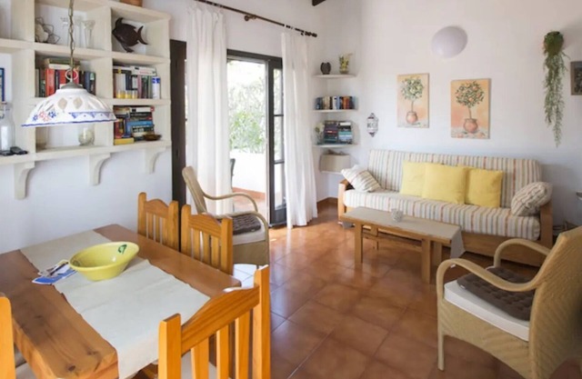 Apartment 'Apartamento 1 Dormitorio II' with Private Terrace and Shared Garden