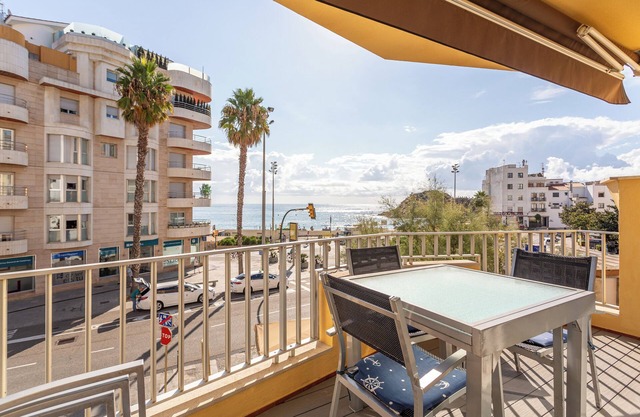 Apartment 'Apartament Palomera' with Sea View, Wi-Fi and Air Conditioning