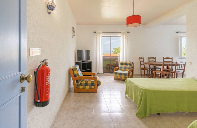 Apartment 'Apartamento F' with Sea View, Shared Pool and Wi-Fi