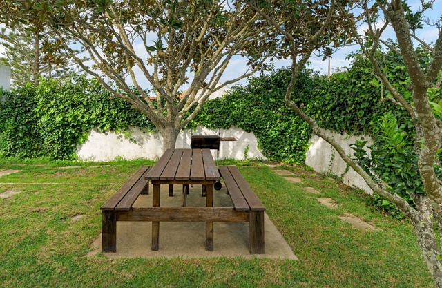 Apartment 'Apartamento A' with Sea View, Shared Pool and Wi-Fi