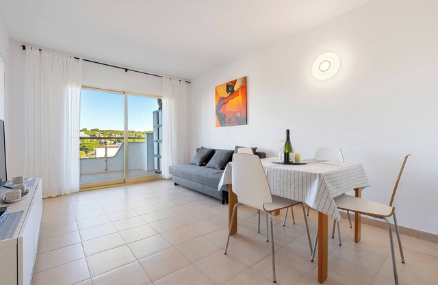 Apartment 'Apartamento Ct' with Shared Pool, Wi-Fi and Air Conditioning