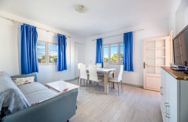Apartment 'Apartamento Los Hermanos' with Wi-Fi and Air Conditioning