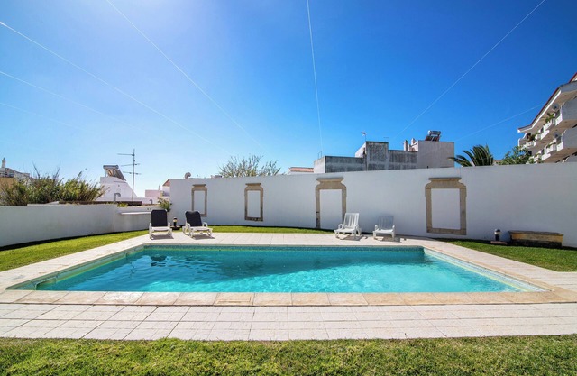 Apartment 'Apartamento Rossio' with Shared Pool, Wi-Fi and Air Conditioning