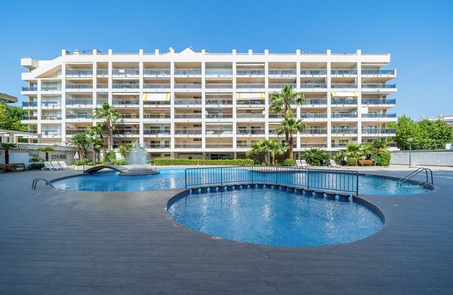 Apartment 'Apartamentos Salou - 112' with Shared Pool, Wi-Fi and Air Conditioning
