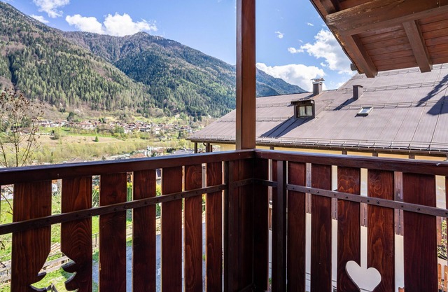 Apartment "Aparthotel Strembo Alperose" with Mountain View & Shared Garden