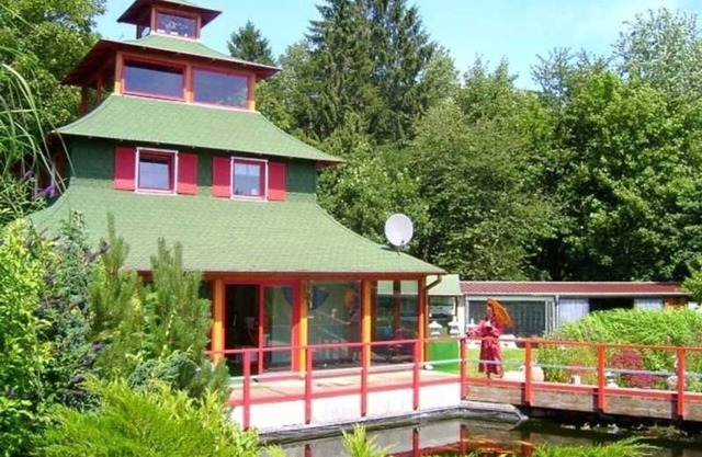 Apartment - Apartment in the Chinese Koi Temple