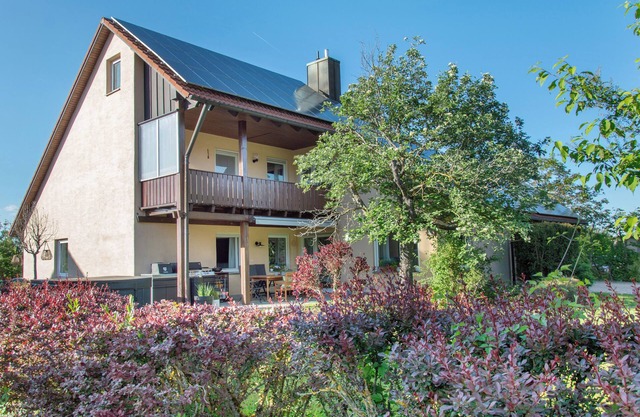 Apartment 'Apfelblüte' with Mountain View, Balcony and Wi-Fi