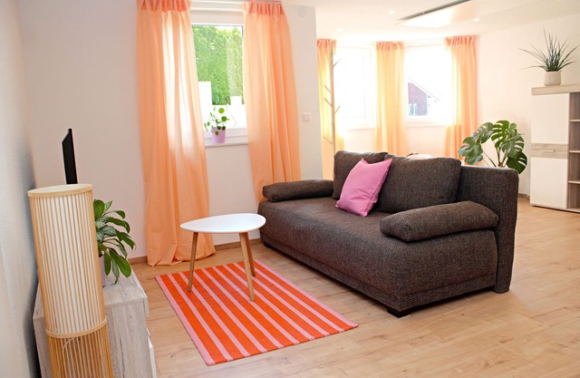 Apartment 'Apfelwiese' with Private Terrace, Private Garden and Wi-Fi