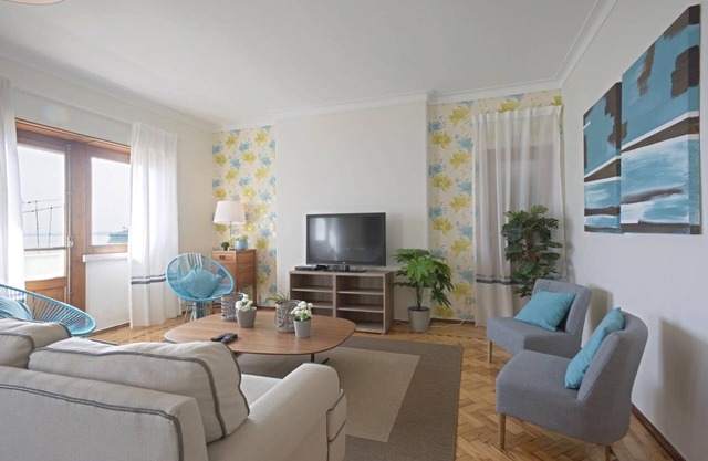 Apartment 'Apolónia 8 - Lisbonbreaks' with Balcony and Wi-Fi