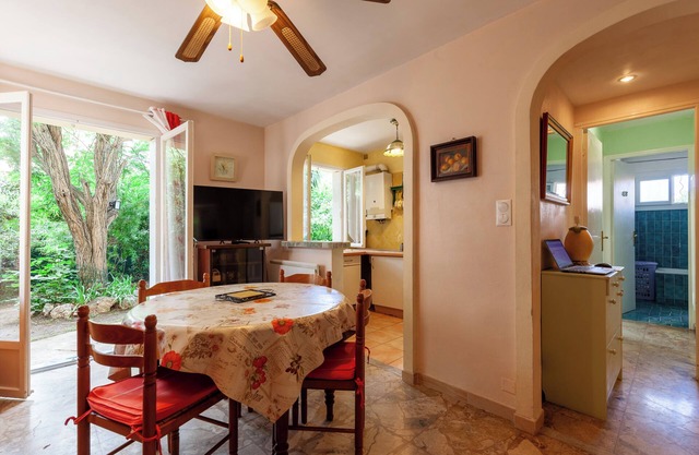 Apartment 'Appartement Dans Cadre De Verdure' with Private Terrace, Private Garden and Wi-Fi