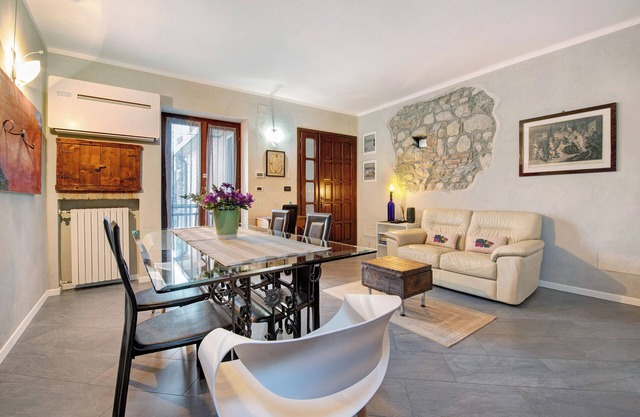 Apartment 'Appartamento Piccolo Principe' with Balcony, Wi-Fi and Air Conditioning