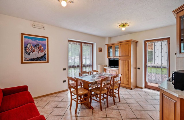 Apartment 'Appartamento Bilocale 3' with Mountain View, Shared Garden and Wi-Fi