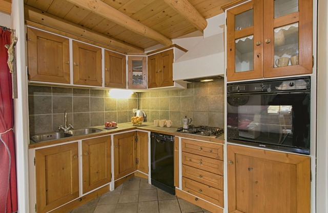 Apartment 'Appartamento Tabià In Baita Lor' with Mountain View, Shared Garden and Wi-Fi