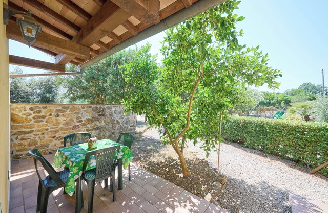 Apartment 'Appartamento Sofia' with Shared Pool, Wi-Fi and Air Conditioning