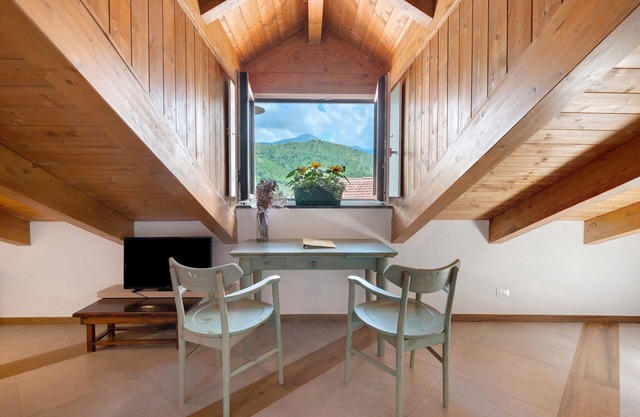 Apartment 'Appartamenti In Agriturismo' with Mountain View, Wi-Fi and Air Conditioning