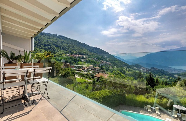 Apartment 'Appartamento 305' with Lake View, Wi-Fi