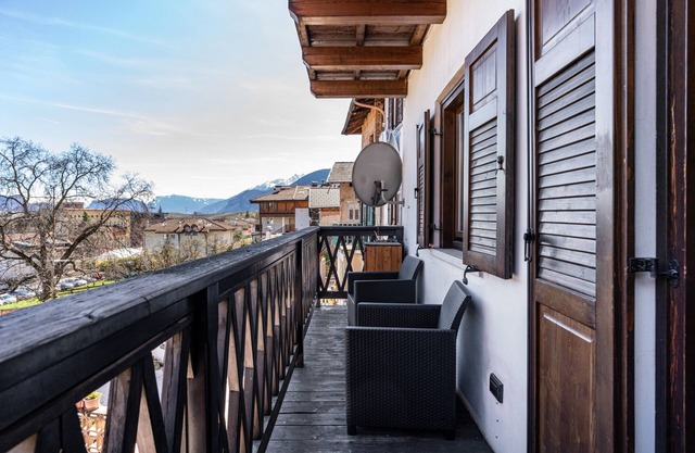Apartment 'Appartamento Cles' with Mountain View, Balcony and Wi-Fi