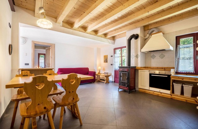Apartment 'Appartamento Del Boscaiolo' with Mountain View, Shared Garden and Balcony