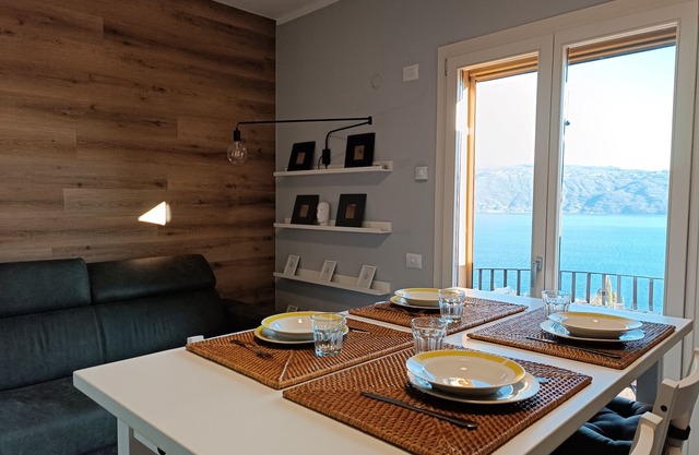 Apartment 'Appartamento Abba Durke' with Lake View, Shared Pool and Balcony