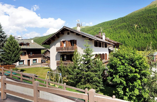 Apartment 'Appartamento Edelweiss' with Mountain View, Shared Garden and Wi-Fi