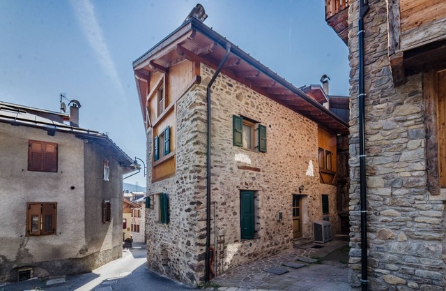 Apartment "Appartamento Peio" with Mountain View, Fireplace & TV