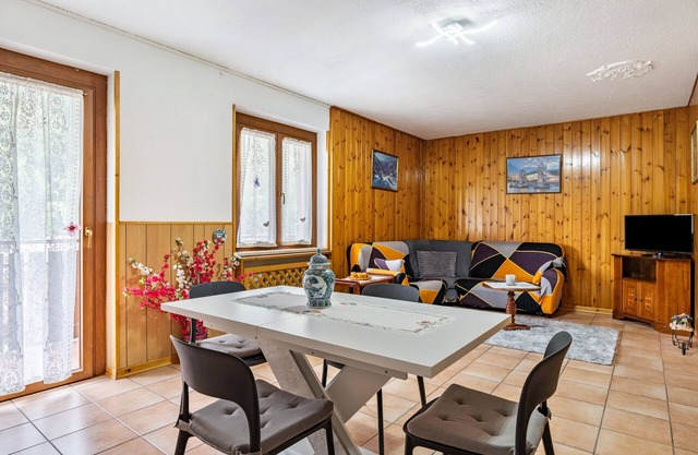 Apartment 'Appartamento Vioz' with Mountain View and Balcony