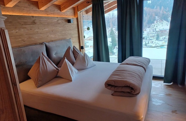 Apartment 'Appartement Gletscherblick' with Mountain View, Private Terrace and Wi-Fi