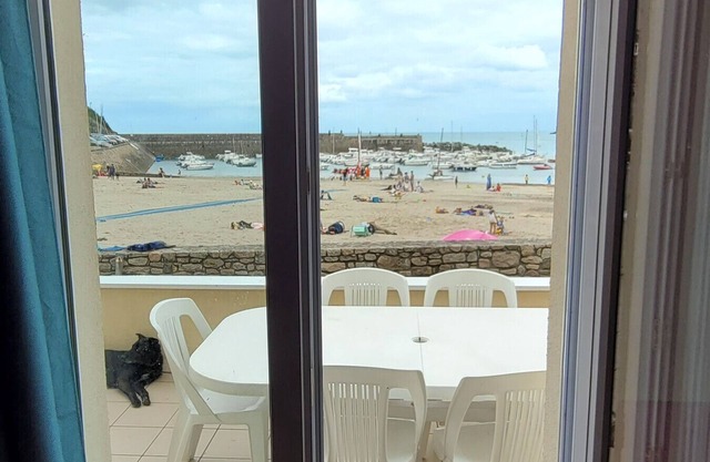 Apartment 'Appartement La Plage Plouha' with Sea View, Private Terrace and Wi-Fi